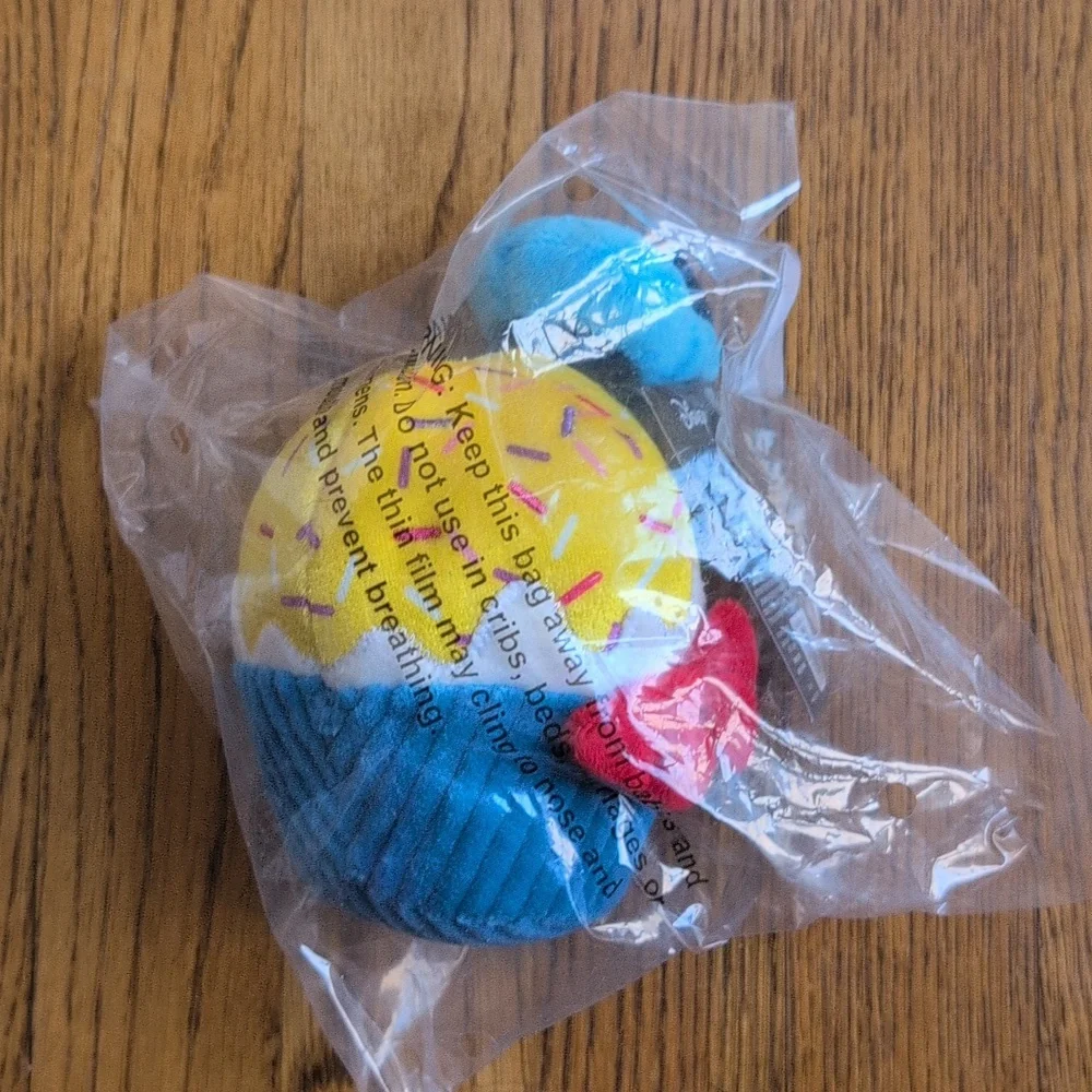 NWT Set Of 2 Squeaky Plush Dog Toys Mickey Mouse And Donald Duck Cupcake Dog Toy